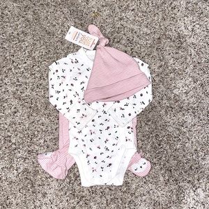 Newborn outfit